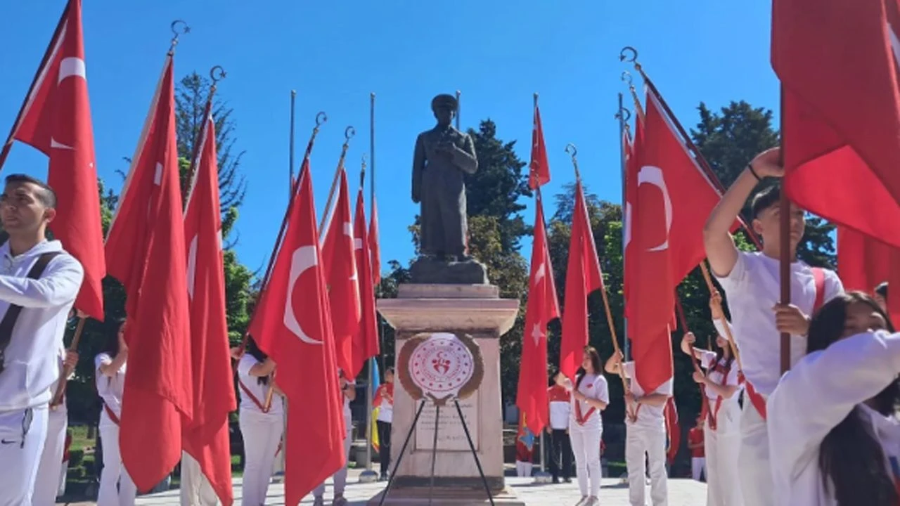 Çorum’da 19 Mayıs kutlamaları Atatürk Anıtı’nda başladı