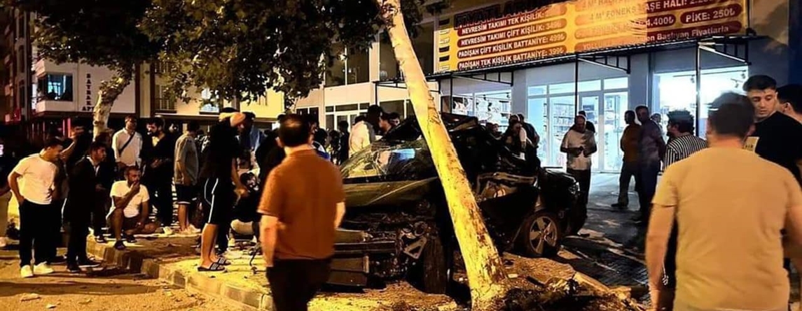 FECİ KAZADA İKİ KİŞİ ÖLDÜ