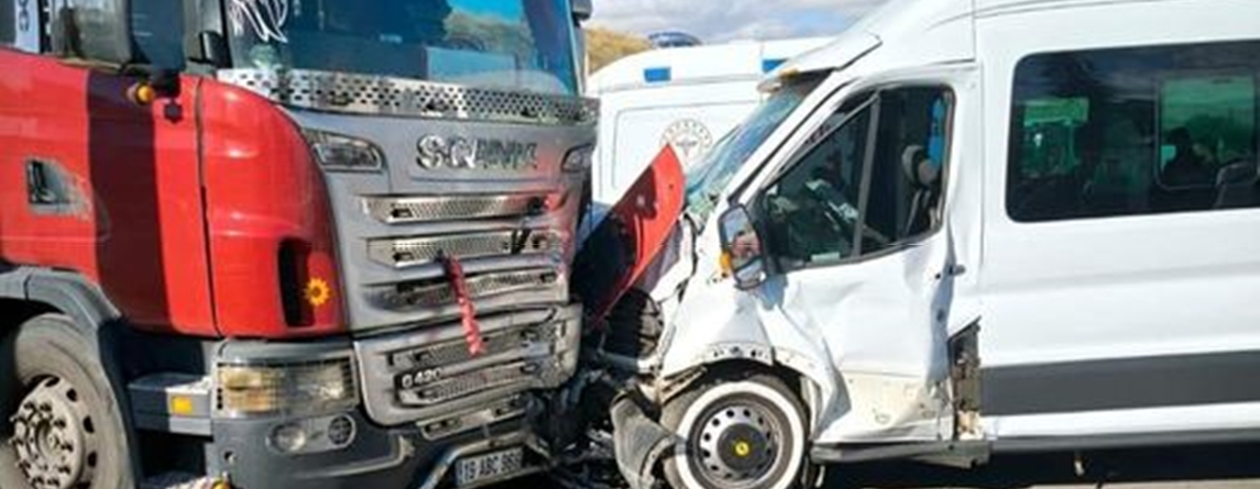 İŞÇİ SERVİSİ KAZA YAPTI: 14 YARALI