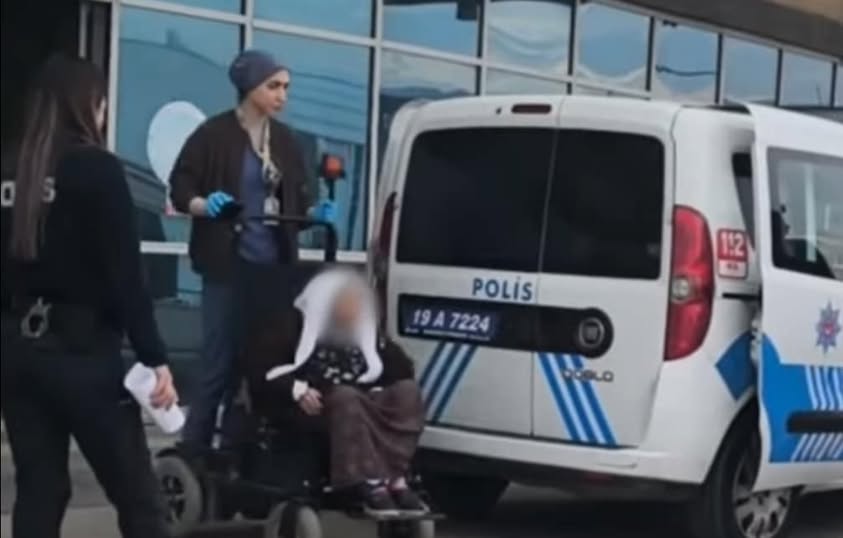 YAŞLI KADIN HASTANEYE BIRAKILDI