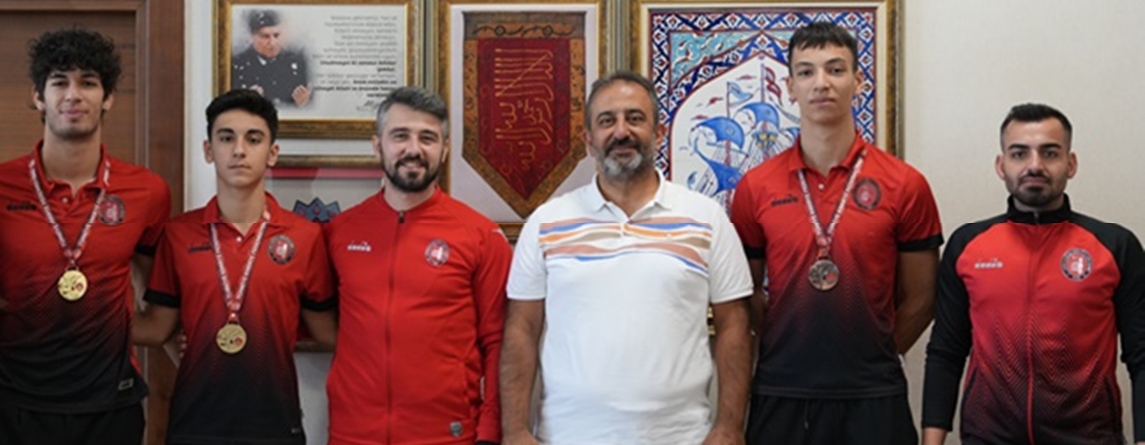 KARATECİLERDEN TARİHİ BAŞARI!