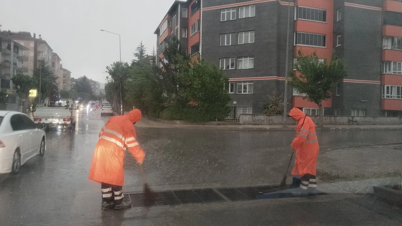 Sağanak yağmur ve sel riskine karşı ekipler sahada