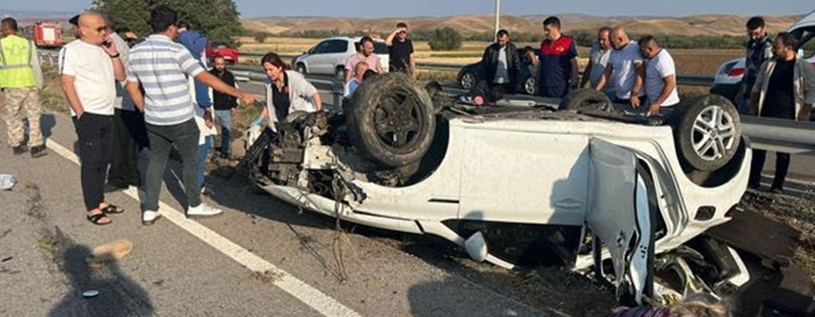 KARI KOCA POLİS MEMURU  KAZADA HAYATINI KAYBETTİ