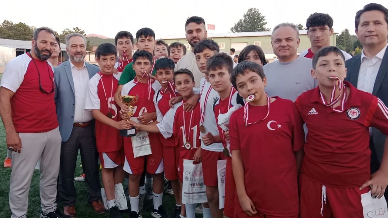 Camiler arası futbol turnuvası kupa töreni yapıldı