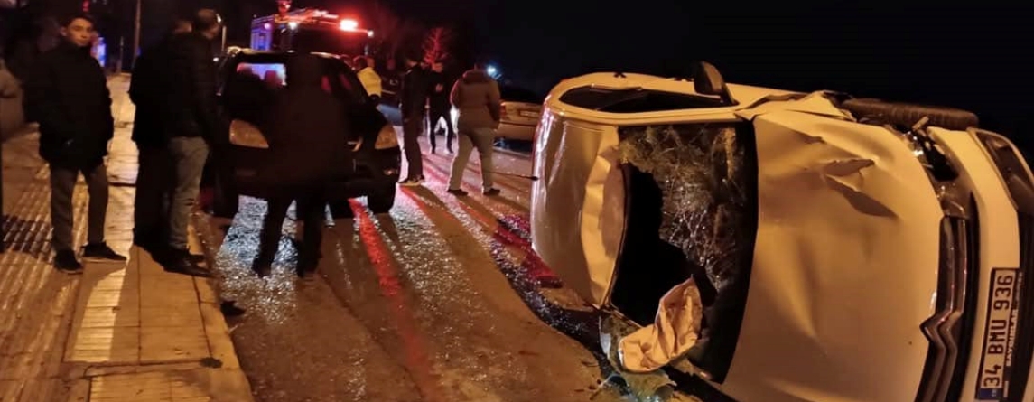 KAZA YAPAN OTOMOBİL YAN YATTI