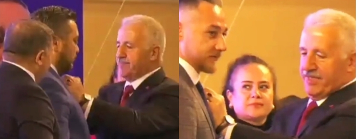 AK PARTİ’DE GERİ DÖNENLERE ROZET TAKILDI