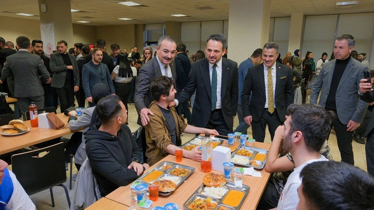 Bakan Yardımcısı Dr. Enes Eminoğlu Çorum'da öğrencilerle bir araya geldi